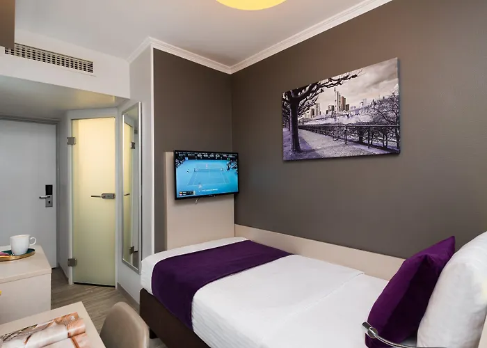 Leonardo Frankfurt Center Hotel 3*